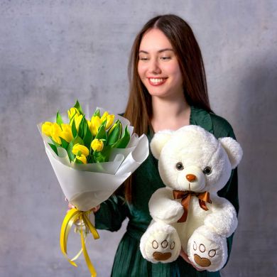 Комбо 11 желтых тюльпанов, игрушка