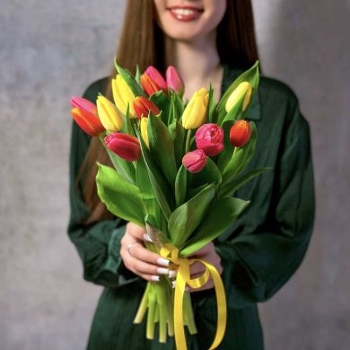Букет из 15 тюльпанов микс
