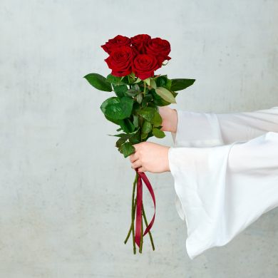 Букет из 5 красных  Российских роз