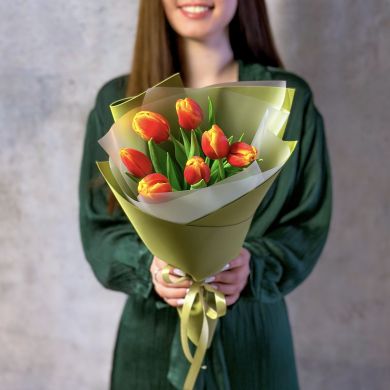 Букет из 7 оранжевых тюльпанов